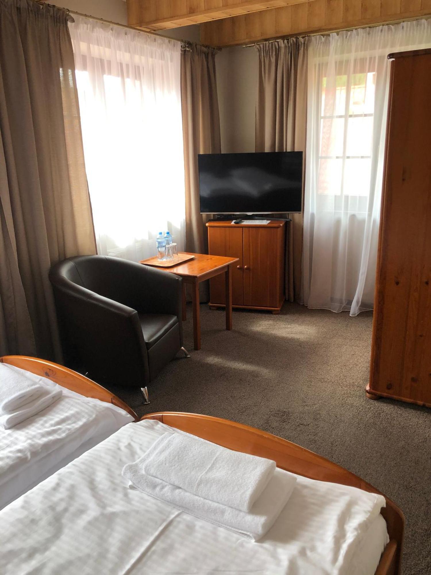 Hotel Krystyna Шчитно Екстериор снимка